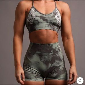 SHE WOLVES FOREVER SEAMLESS EVERSON SHORTS IN AGAVE MARBLE - SMALL
